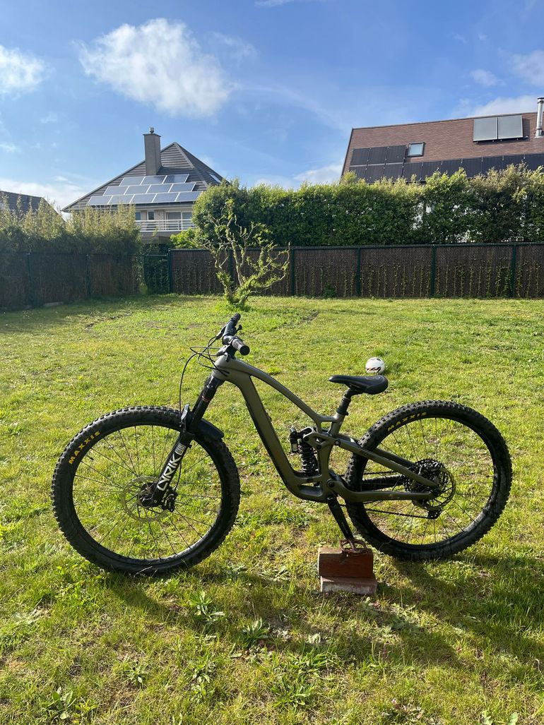 Used Trek Fuel EX 9.8 XT Gen 6 2024 2024 Mountainbike, Light Gray, 29 — image 4 of 15