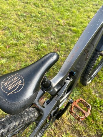 Used Trek Fuel EX 9.8 XT Gen 6 2024 2024 Mountainbike, Light Gray, 29 — image 14 of 15