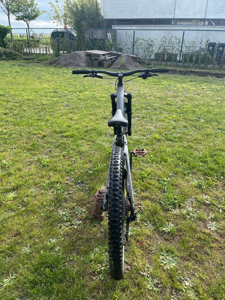 Used Trek Fuel EX 9.8 XT Gen 6 2024 2024 Mountainbike, Light Gray, 29 — image 6 of 15