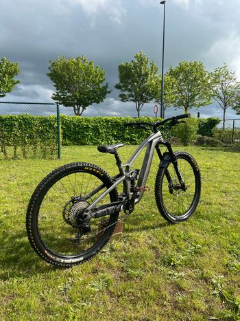 Used Trek Fuel EX 9.8 XT Gen 6 2024 2024 Mountainbike, Light Gray, 29 — image 2 of 15