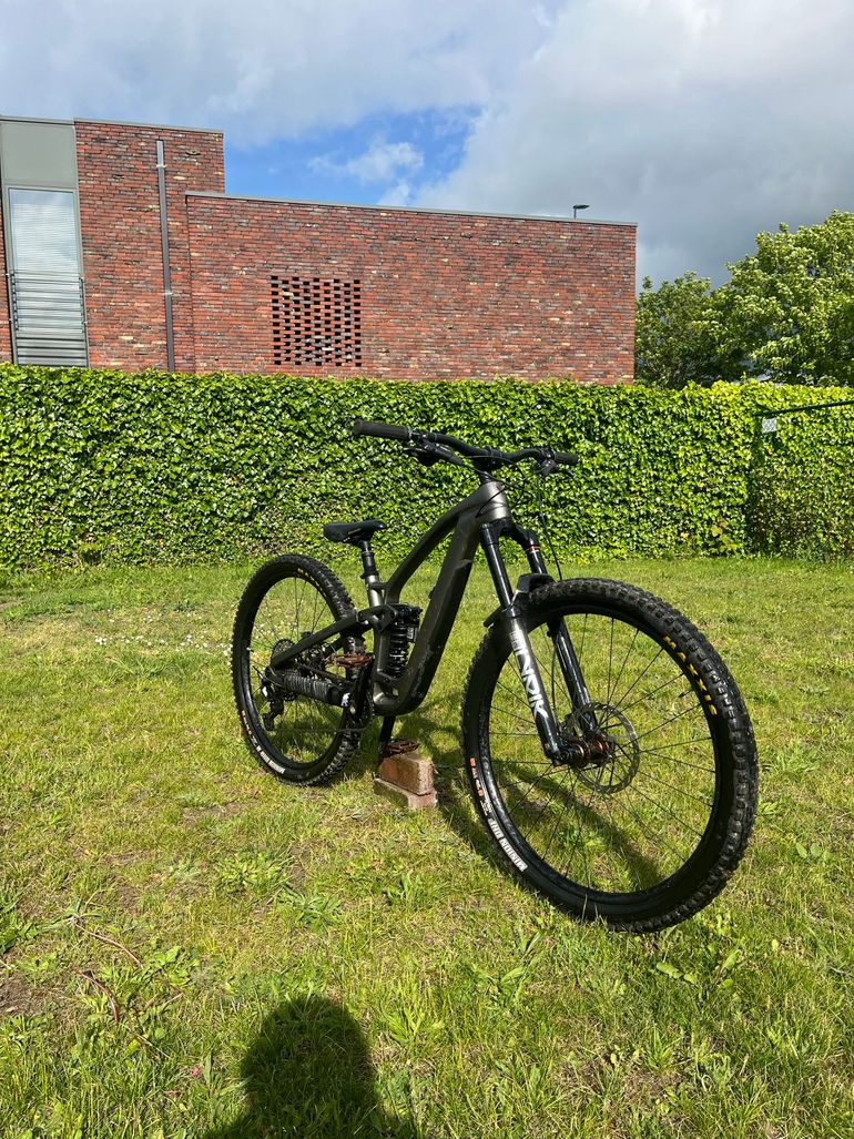 Used Trek Fuel EX 9.8 XT Gen 6 2024 2024 Mountainbike, Light Gray, 29 — image 3 of 15