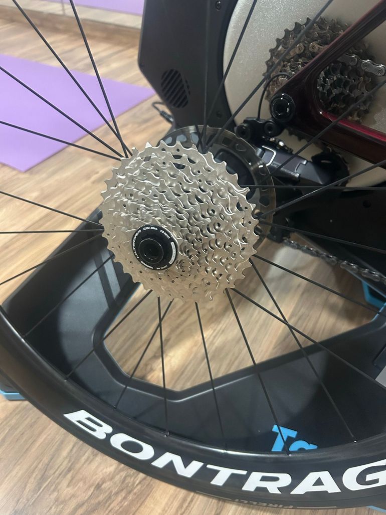 Used Trek Madone 2024 Road & Gravel — image 4 of 7