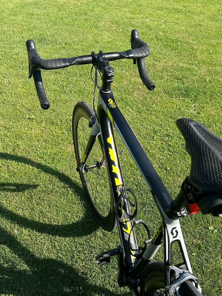 Used Scott Addict SRAM Red 2018 Road & Gravel, Light Gray — image 2 of 8