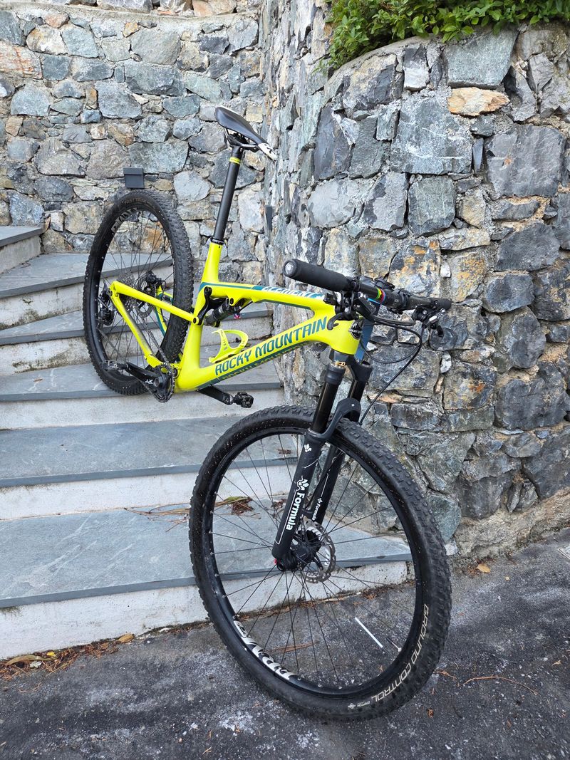 Used Rocky Mountain Element Shimano Deore XT 2015 Mountainbike, Green — image 2 of 5