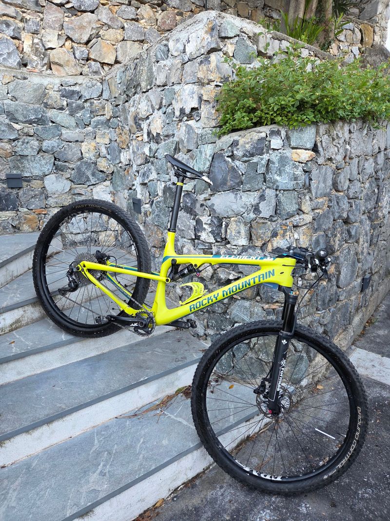 Used Rocky Mountain Element Shimano Deore XT 2015 Mountainbike, Green — image 3 of 5