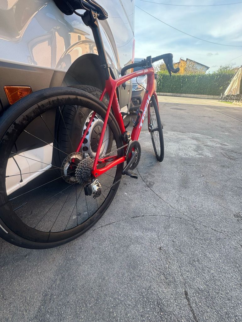 Used Trek Émonda SL 6 Disc Pro 2022 2022 Road & Gravel, Red — image 2 of 3