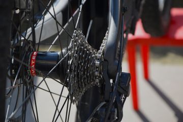 Santa Cruz V10 Shimano Deore XT 2018 Mountainbike d'occasion — image 5 sur 15