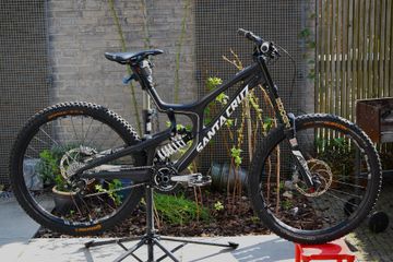 Santa Cruz V10 Shimano Deore XT 2018 Mountainbike d'occasion — image 2 sur 15