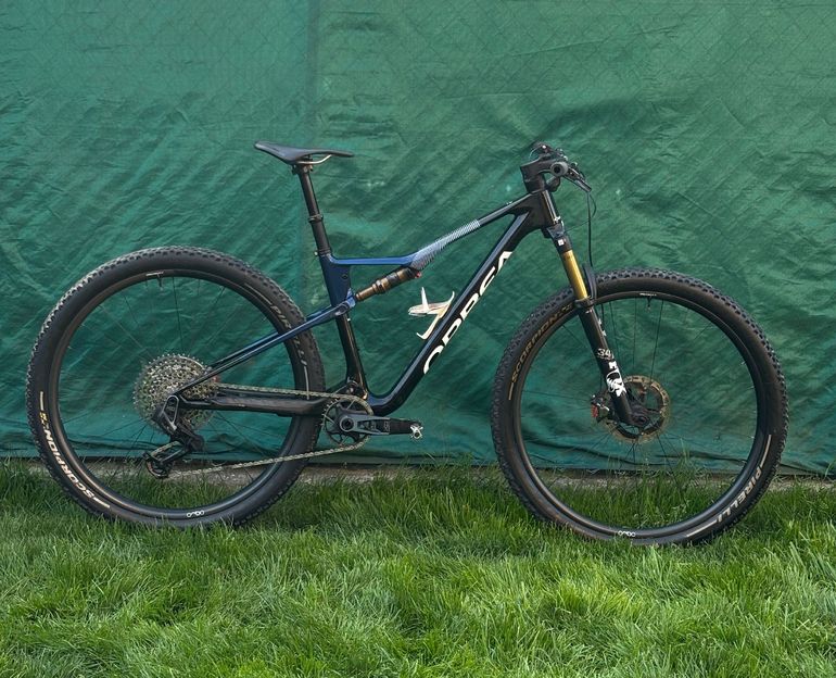 Used Orbea OIZ M-TEAM AXS 2024 2024 Mountainbike — image 1 of 5