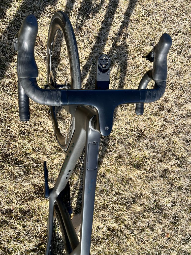 Used Canyon Endurace CFR Di2 2024 2024 Road & Gravel, Black — image 11 of 12