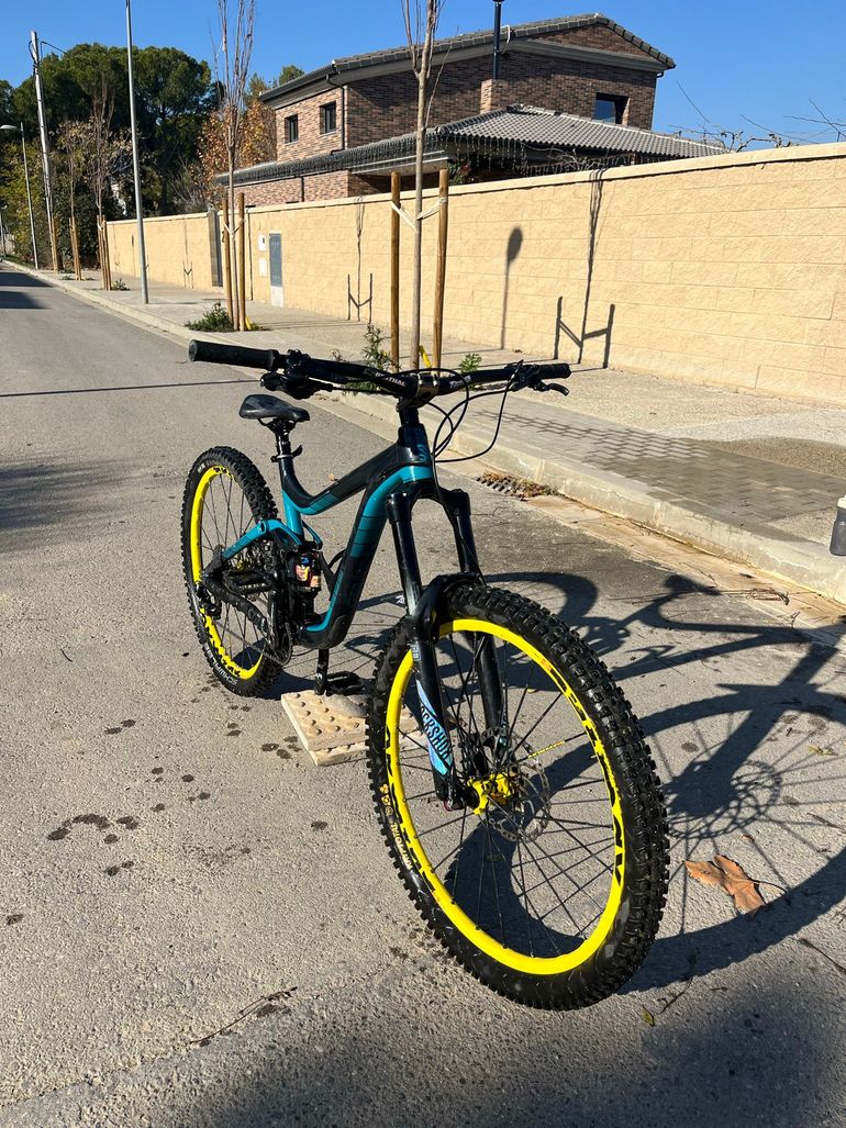 Used Giant Reign SRAM X01 2015 Mountainbike, Azul — image 4 of 7