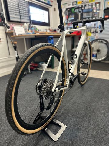 Used Orbea Terra SRAM Rival 2024 Road & Gravel, White — image 7 of 19
