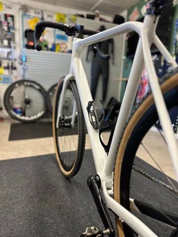 Used Orbea Terra SRAM Rival 2024 Road & Gravel, White — image 6 of 19
