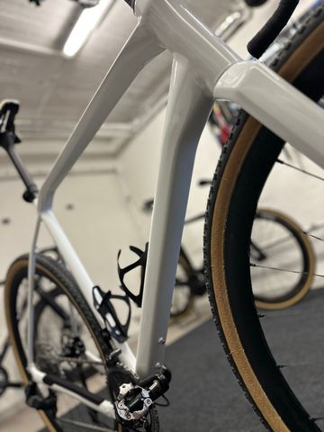 Used Orbea Terra SRAM Rival 2024 Road & Gravel, White — image 12 of 19
