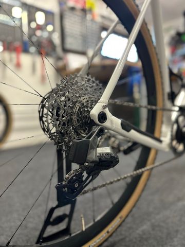 Used Orbea Terra SRAM Rival 2024 Road & Gravel, White — image 9 of 19