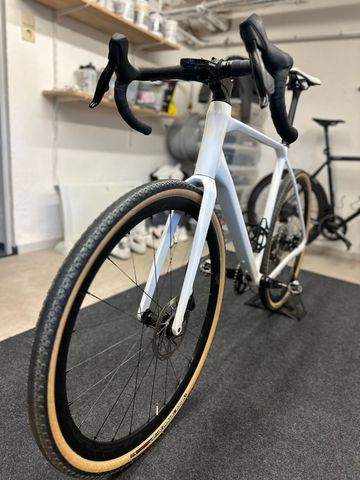 Used Orbea Terra SRAM Rival 2024 Road & Gravel, White — image 3 of 19