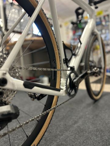 Used Orbea Terra SRAM Rival 2024 Road & Gravel, White — image 10 of 19