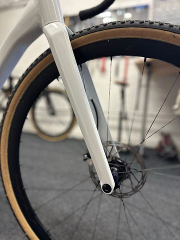 Used Orbea Terra SRAM Rival 2024 Road & Gravel, White — image 13 of 19