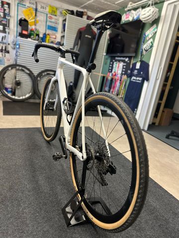 Used Orbea Terra SRAM Rival 2024 Road & Gravel, White — image 5 of 19