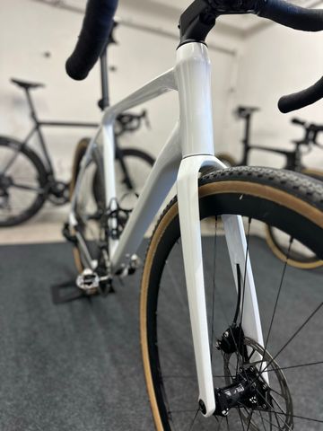 Used Orbea Terra SRAM Rival 2024 Road & Gravel, White — image 2 of 19