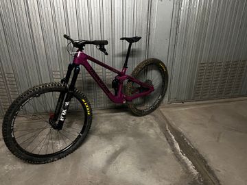 Used Transition Smuggler SRAM GX Eagle AXS 2024 Mountainbike, Purple, 29 — image 3 of 12