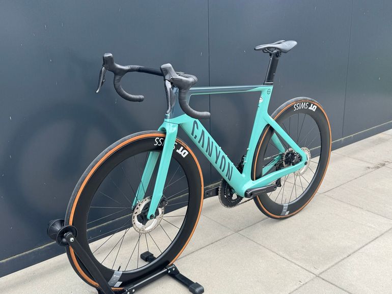 Used Canyon Aeroad CF SLX 8 Di2 2023 2023 Road & Gravel, Green — image 10 of 16