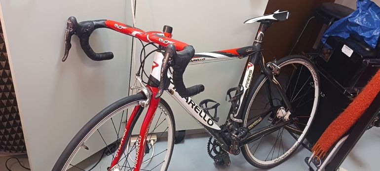 Used Pinarello Paris Carbon Pinarello Paris Carbon Custom Campagnolo Chorus 2012 Road & Gravel, Red — image 2 of 8