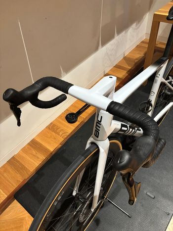 Used BMC BMC Custom Shimano Dura Ace Di2 2024 Road & Gravel — image 6 of 9