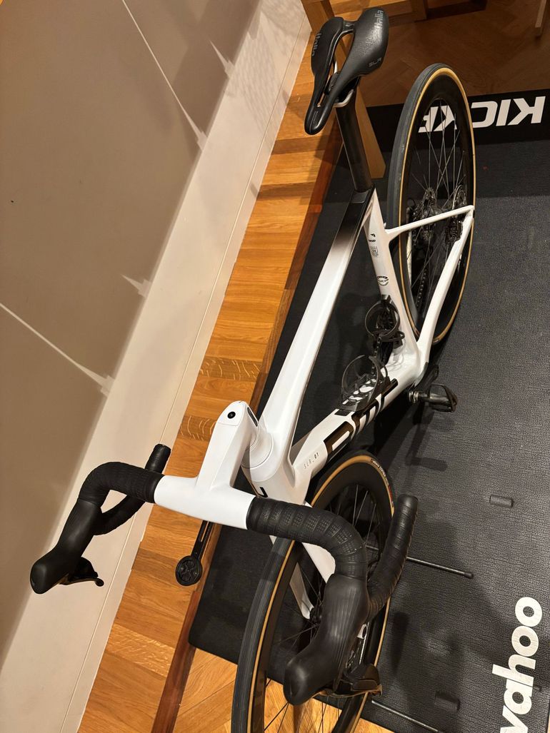 Used BMC BMC Custom Shimano Dura Ace Di2 2024 Road & Gravel — image 8 of 9