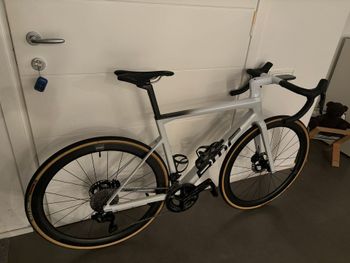 Used BMC BMC Custom Shimano Dura Ace Di2 2024 Road & Gravel — image 3 of 9