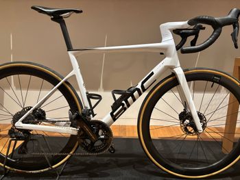Used BMC BMC Custom Shimano Dura Ace Di2 2024 Road & Gravel — image 4 of 9
