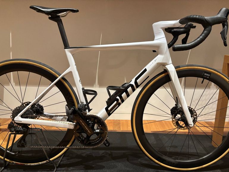 Used BMC BMC Custom Shimano Dura Ace Di2 2024 Road & Gravel — image 4 of 9