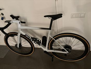 Used BMC BMC Custom Shimano Dura Ace Di2 2024 Road & Gravel — image 2 of 9