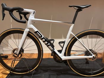 Used BMC BMC Custom Shimano Dura Ace Di2 2024 Road & Gravel — image 5 of 9