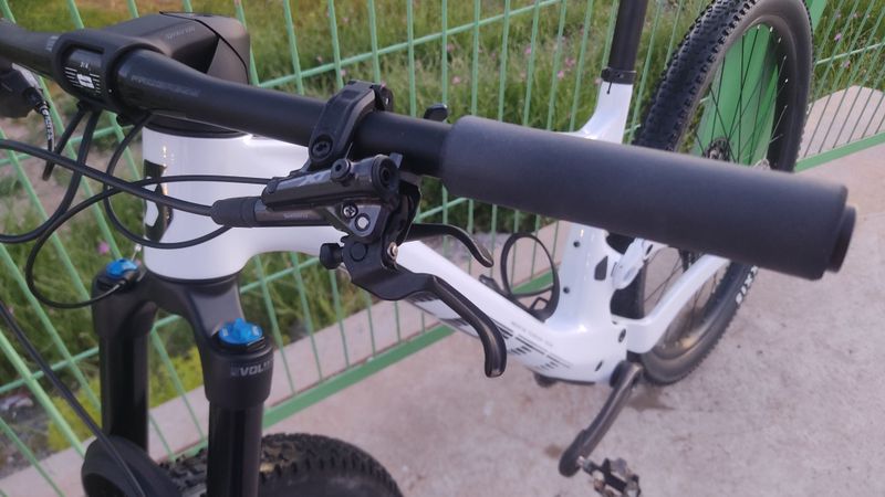 Używany Scott Spark RC Team 2024 2024 Mountainbike — zdjęcie 9 z 23