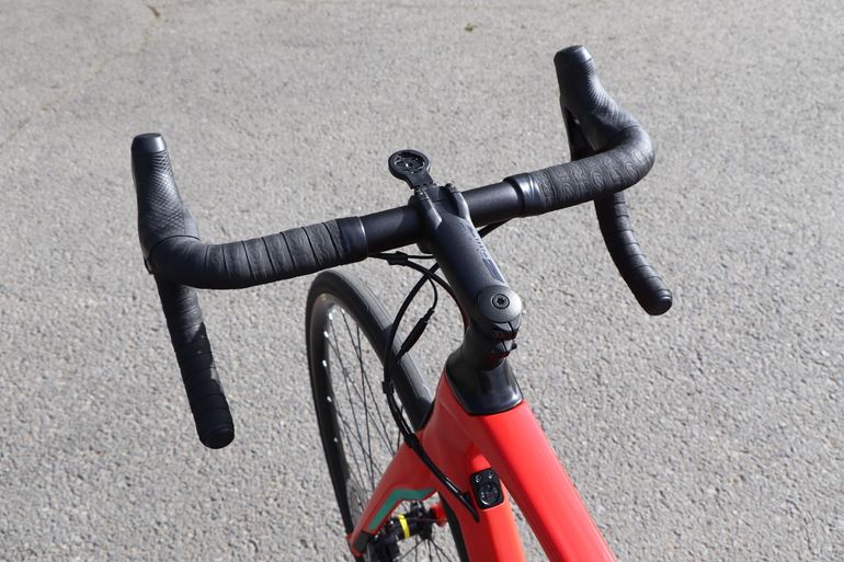 Used BMC Roadmachine Shimano Ultegra Di2 2018 Road & Gravel, Red — image 5 of 9