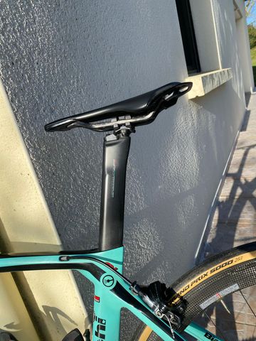 Used Bianchi Oltre Shimano Dura Ace Di2 2020 Road & Gravel, Green — image 6 of 9