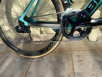 Used Bianchi Oltre Shimano Dura Ace Di2 2020 Road & Gravel, Green — image 3 of 9