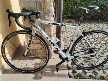 Trek Madone Shimano 105 2012 Road & Gravel usato, Bianco — immagine 2 di 8