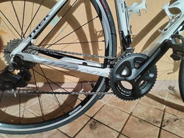 Trek Madone Shimano 105 2012 Road & Gravel usato, Bianco — immagine 3 di 8