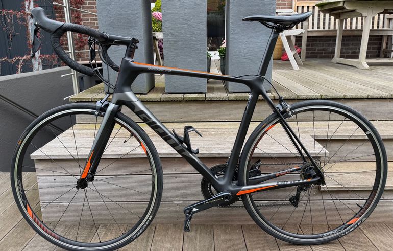 Used Giant TCR Advanced 1 2018 2018 Road & Gravel, Black — image 1 of 8