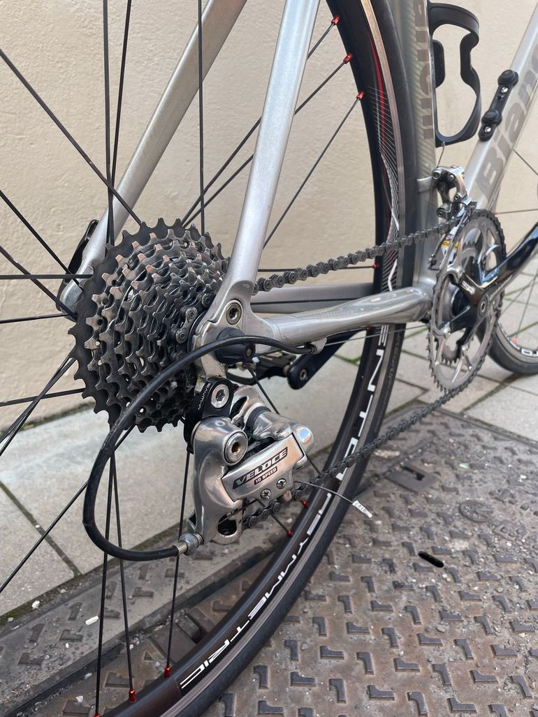Used Bianchi Luna Campagnolo Veloce 2002 Road & Gravel, Light Gray — image 3 of 17