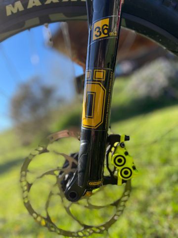 Used Intense Primer Shimano XTR 2024 Mountainbike, Red — image 6 of 8