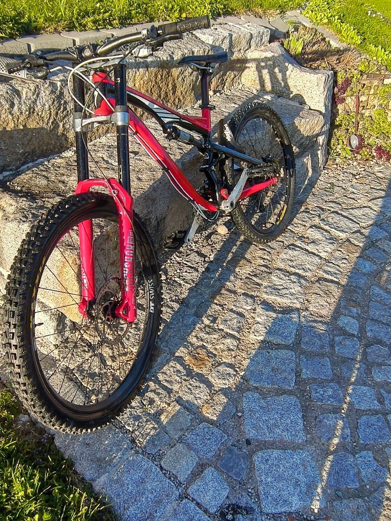 Used Specialized Camber 29 2017 2017 Mountainbike, Red, 29 — image 2 of 7