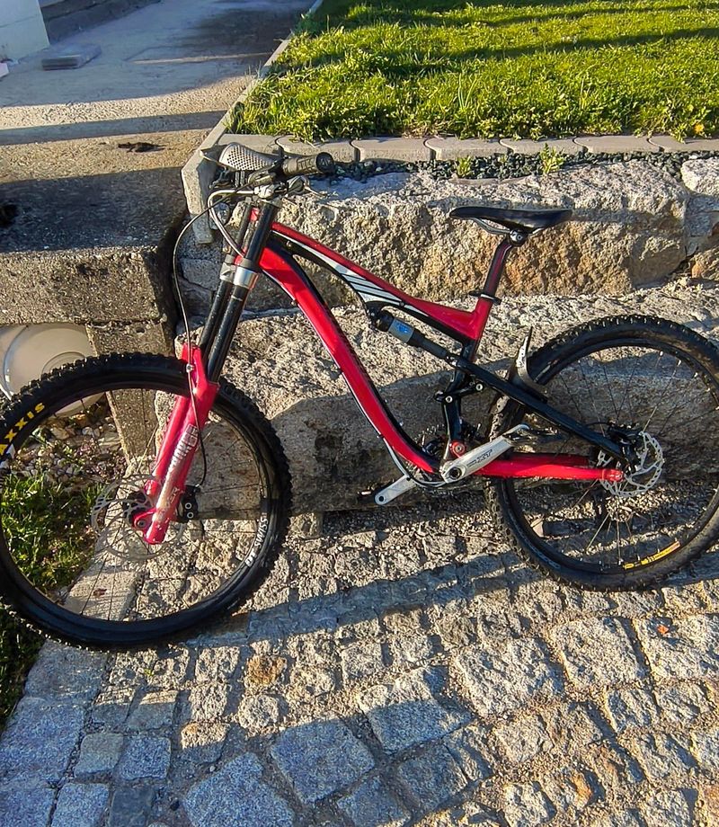 Used Specialized Camber 29 2017 2017 Mountainbike, Red, 29 — image 1 of 7