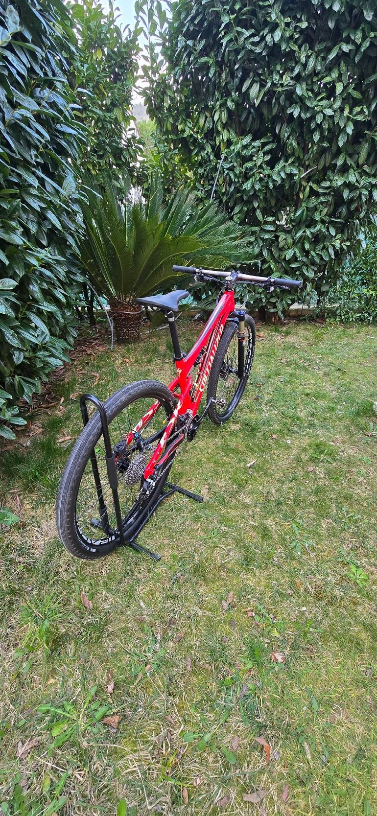 Used Specialized Epic SRAM X9 2017 Mountainbike, Red — image 8 of 21