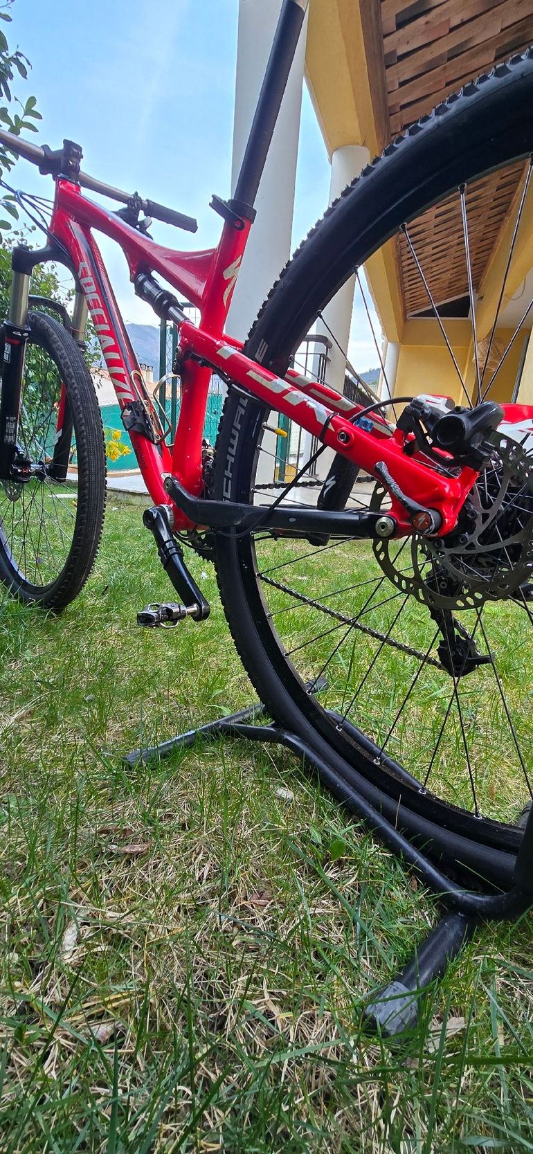 Used Specialized Epic SRAM X9 2017 Mountainbike, Red — image 18 of 21