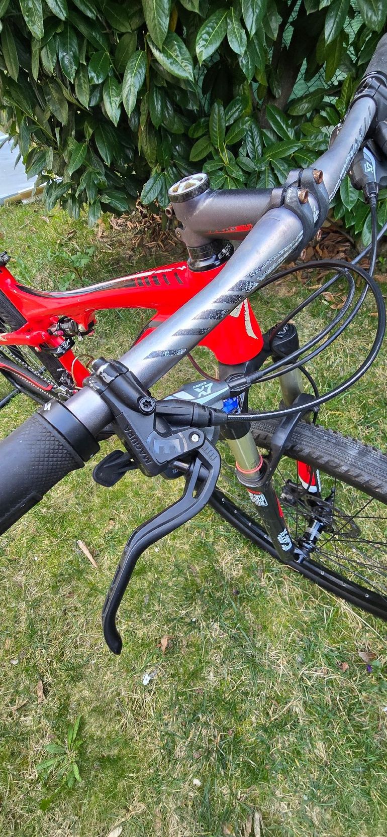 Used Specialized Epic SRAM X9 2017 Mountainbike, Red — image 17 of 21