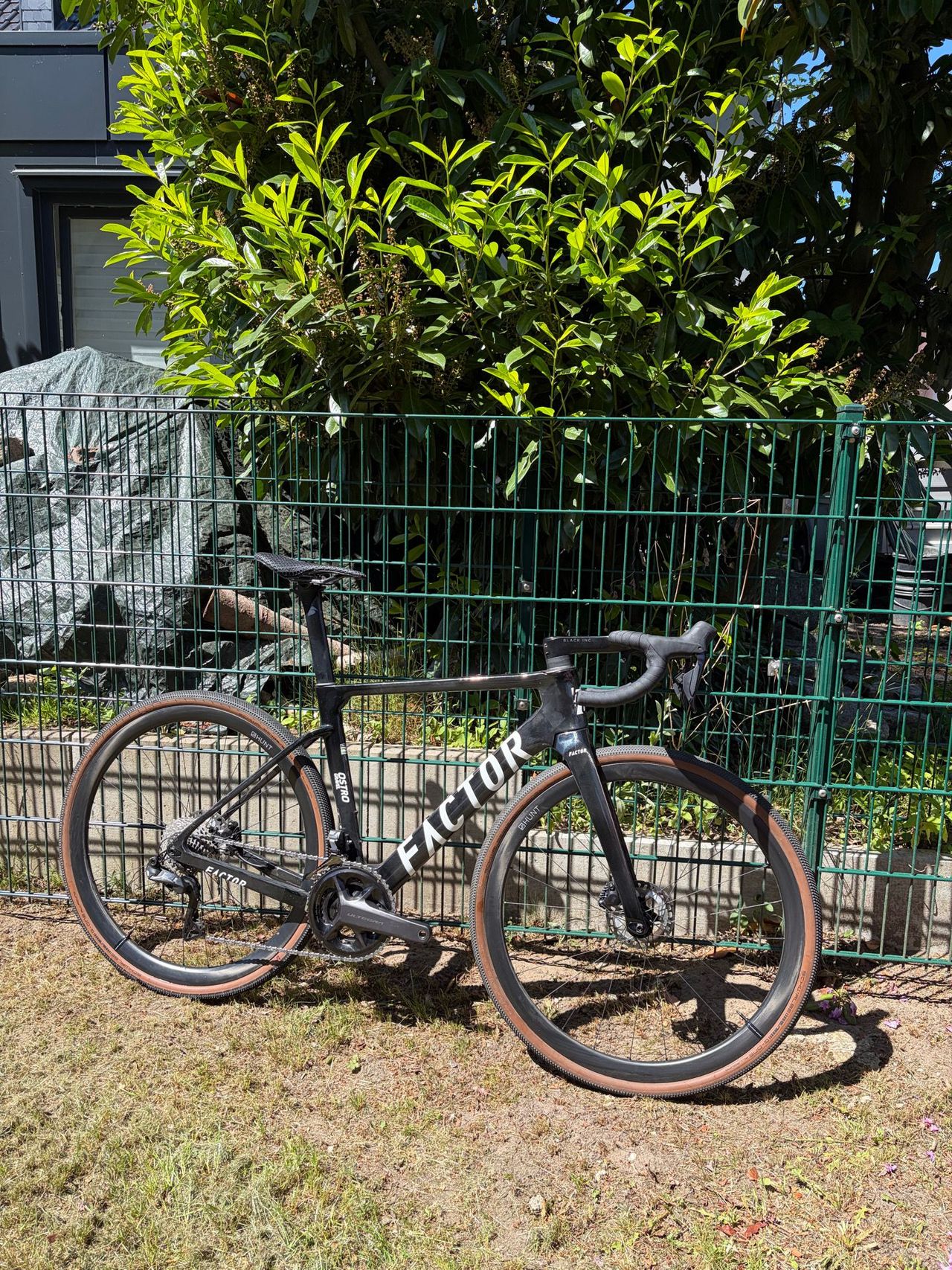 Factor Factor Ostro Gravel Bike Ultegra Di2 Hunt Carbon 2024