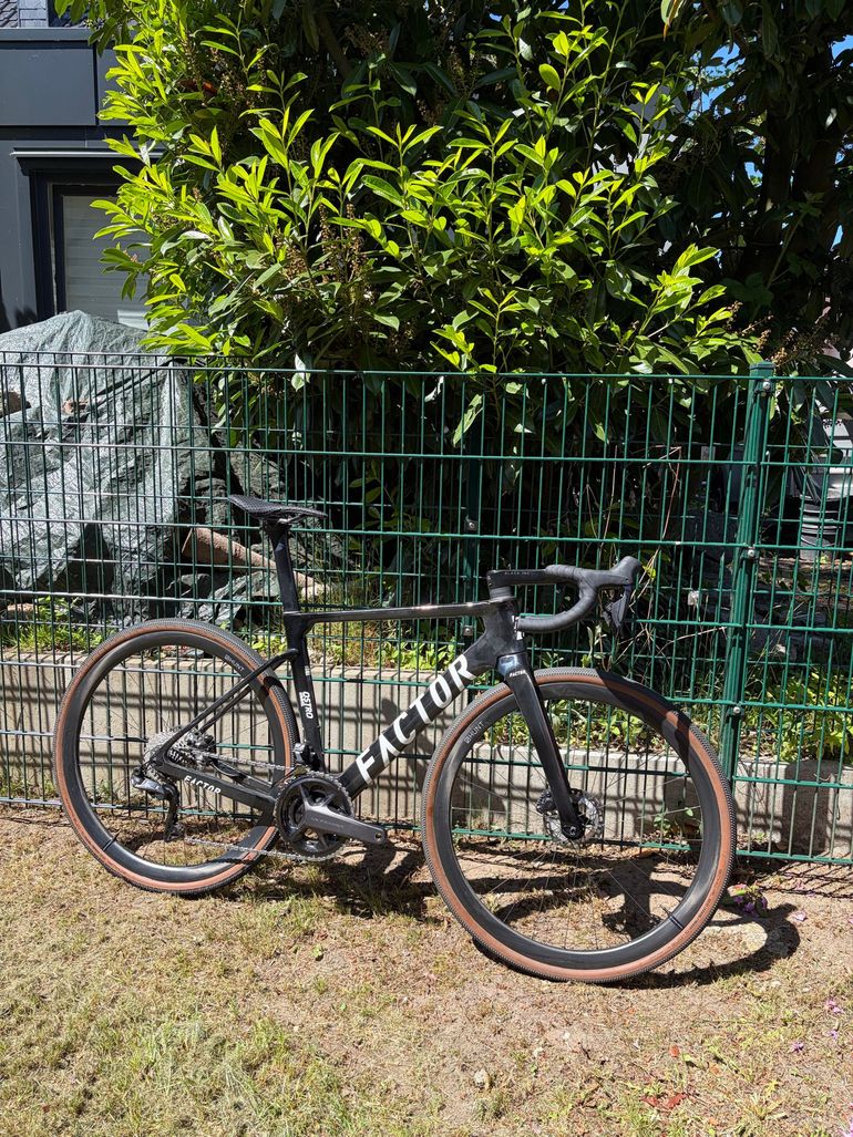 Used Factor Factor Ostro Gravel Bike Ultegra Di2 Hunt Carbon 2024 Road & Gravel — image 1 of 9
